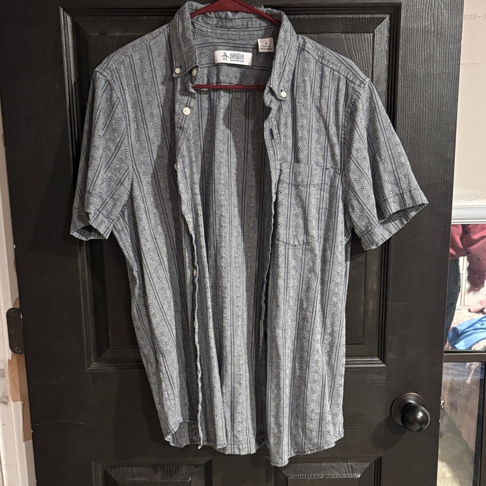 Casual Short-Sleeve Button-Down Shirt in Light Gray Stripe